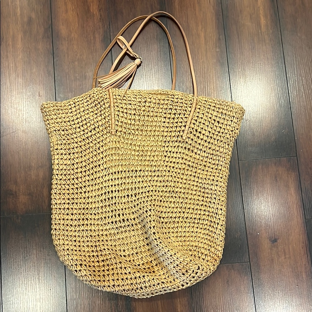 Banana Republic Woven Straw Tote in Natural Tan